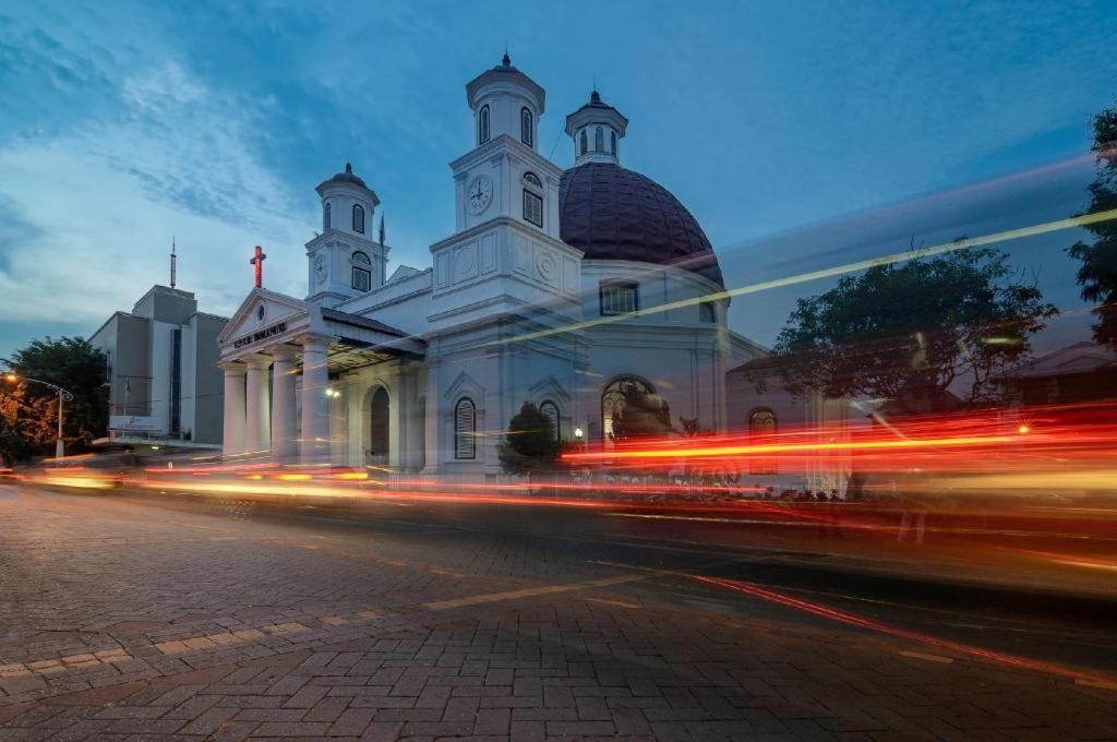 New Mira Hotel Semarang Dış mekan fotoğraf